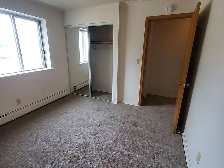 1920 Lathrop Ave. (16 Unit) — Photo 6