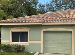 240 Crestwood Cir, West Palm Beach, FL 33411