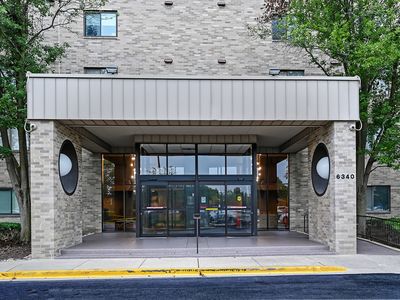 6340 Americana Dr APT 414, Willowbrook, IL, 60527