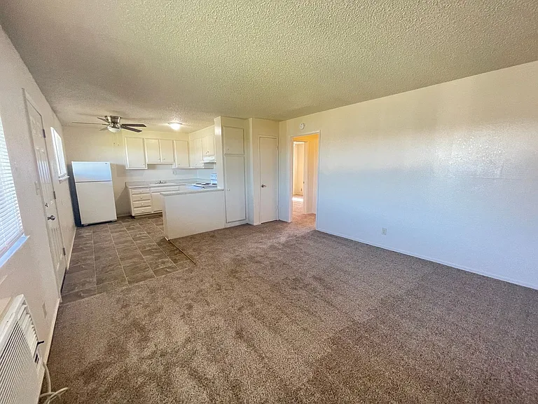Lake Crest Apartments — Photo 25