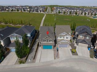 284 E Nolancrest Hts NW, Calgary, AB T3R0V8