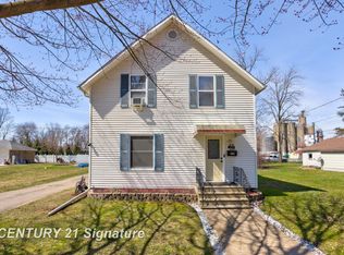 210 S Clark St, Chesaning, MI 48616