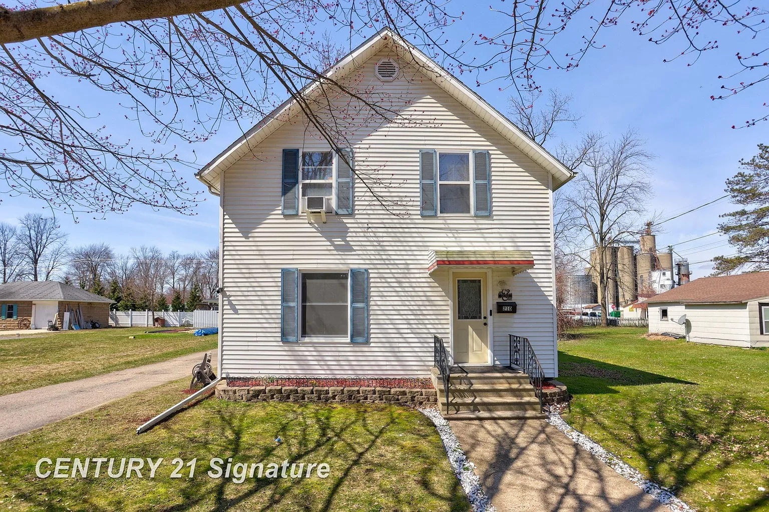 210 S Clark St photo 1