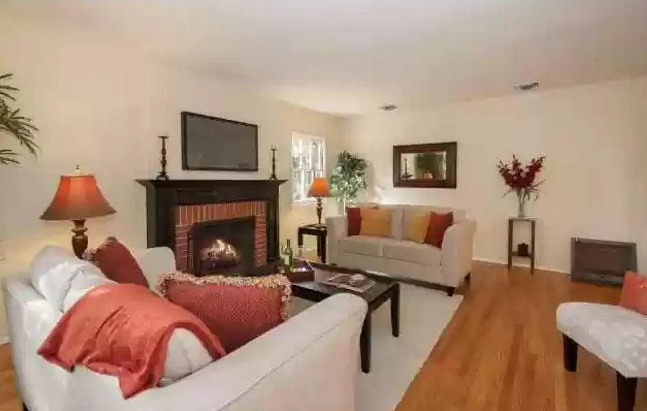 3 bed, 1386 sqft, $4,995 — Photo 4