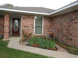 1207 N Saint James Rd, Pilot Point, TX 76258