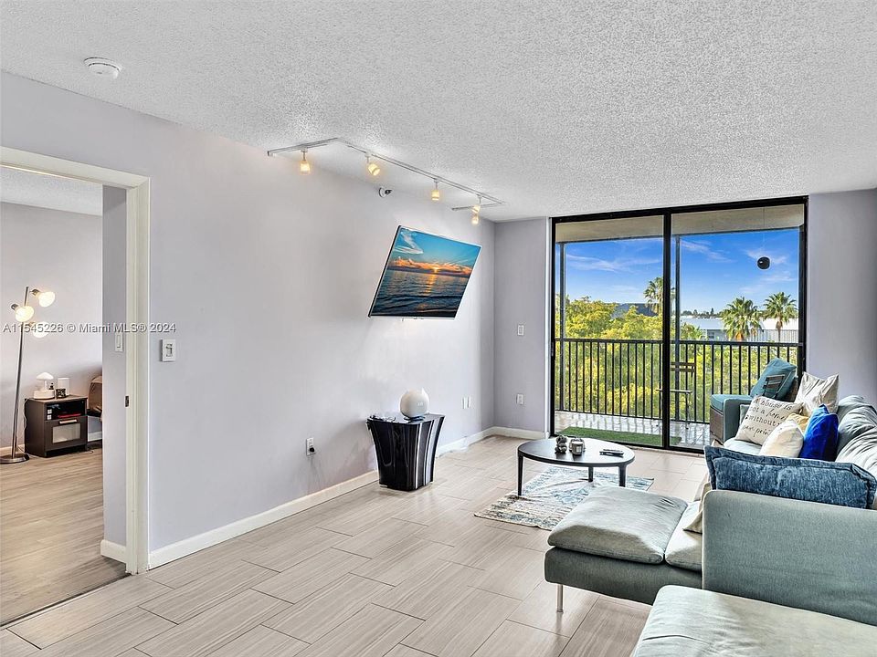 1st image of 900 NE 195th St APT 507