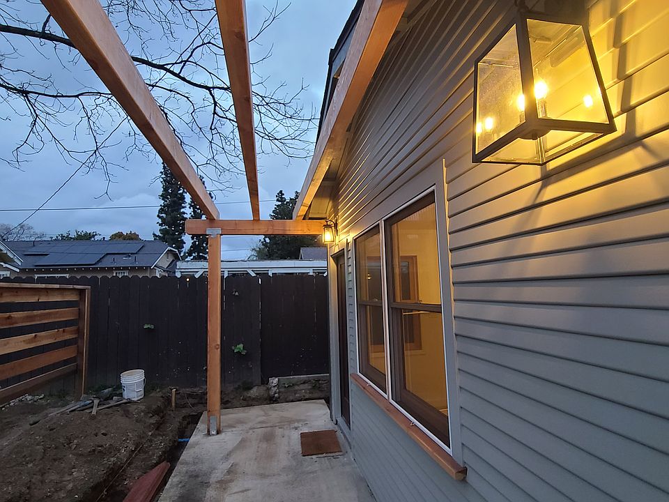 1st image of 552 E McKinley Ave