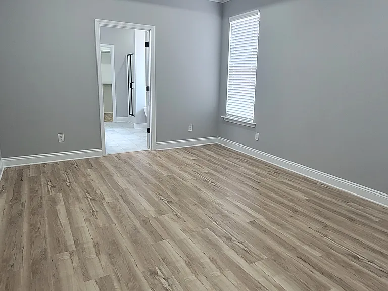 1031 Wessex Dr — Photo 11