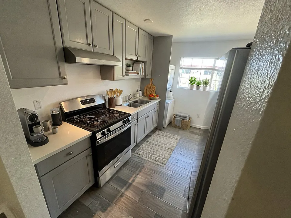 1409 Carleton St #C