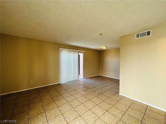 4th image of 3503 Villa Knolls South Dr