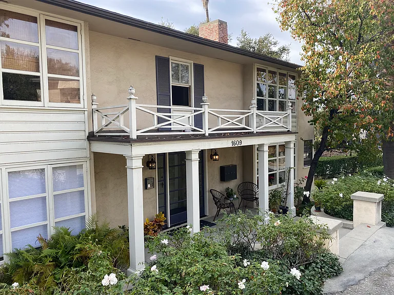 1609 Raymond Hill Rd — Photo 3