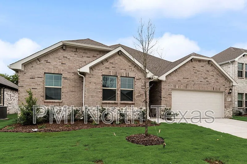 4 bed, 2.0 bath, 1874 sqft, $2,199 — Photo 2