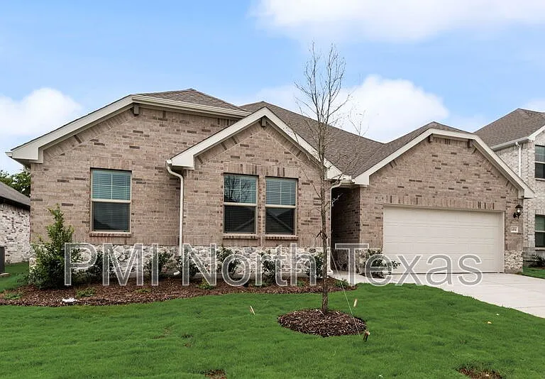 1404 Winters Way — Photo 2