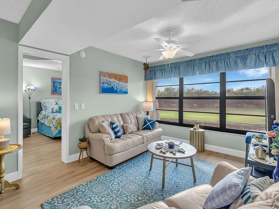 28 Plantation Dr #204