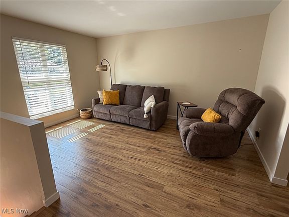 3rd image of 132 Mound Dr