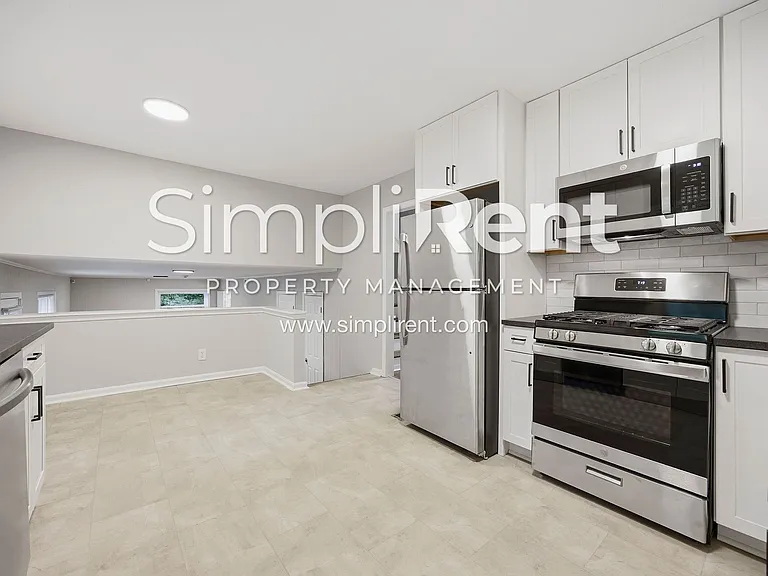 2447 Whites Mill Ln — Photo 3