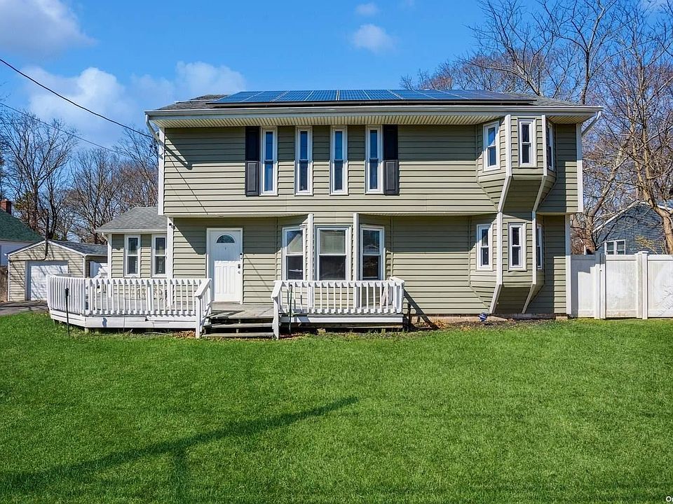 1st image of 425 Boxwood Drive