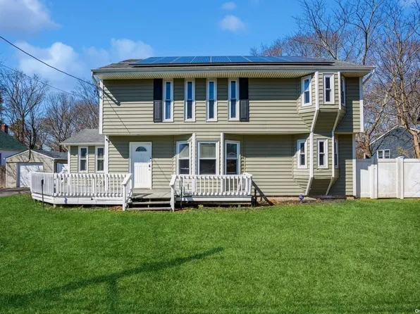 425 Boxwood Drive, Shirley, NY 11967