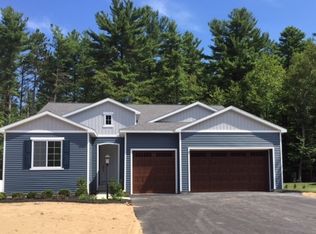 7 Newport Dr, Niskayuna, NY 12309
