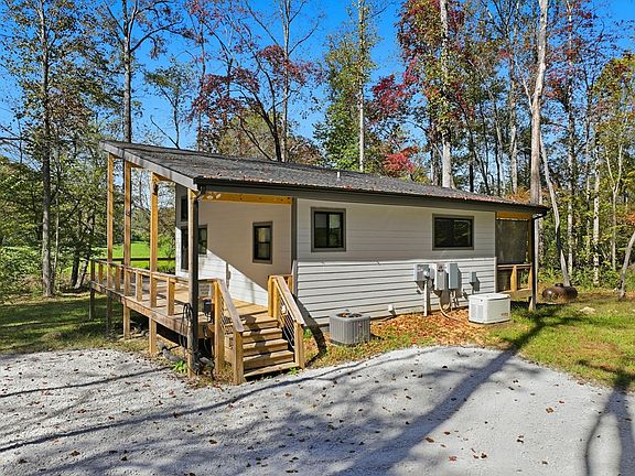 5th image of 444 Weaver Rd