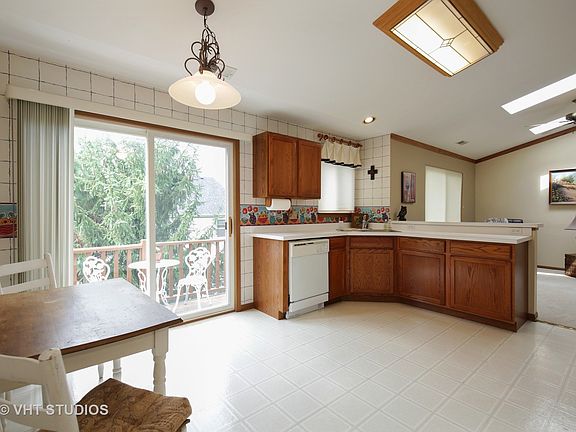 3rd image of 2027 Orchard Ln