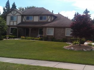 2119 Grenadier Dr, Troy, MI 48098