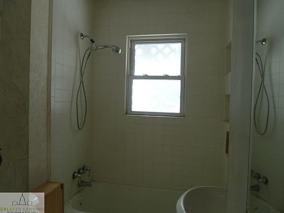 5th image of 700 E Greenlawn Ave