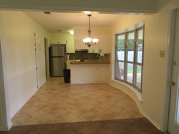 Dining area off kitchen