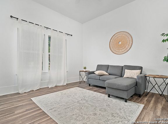 4th image of 130 ADAES AVE