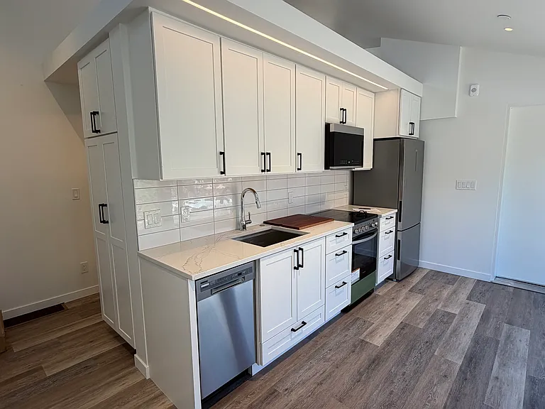 175 Midland Ave — Photo 2