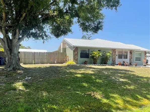 5094 Bunyan St, Sarasota, FL 34232