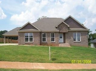 1708 Honeysuckle Ridge Dr, Deatsville, AL 36022