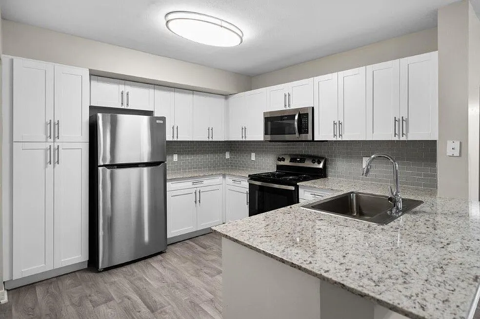 Club Lake Pointe Apartments — Photo 3