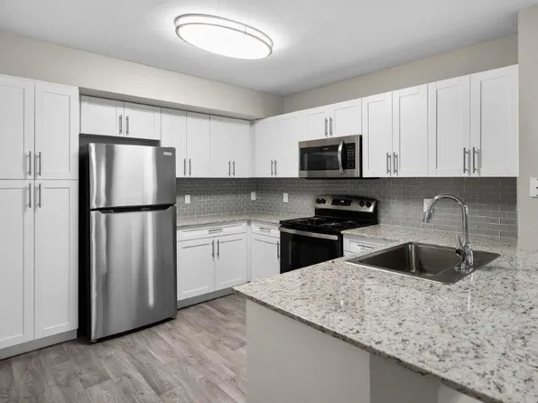Club Lake Pointe Apartments