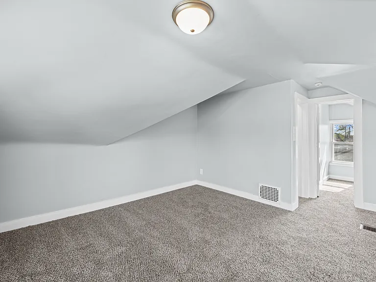 922 Mayflower Ave — Photo 28