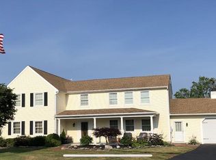 27 Oceanview Dr, Middletown, RI 02842