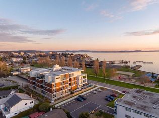 9570 5th St #105, Sidney, BC V8L2W5