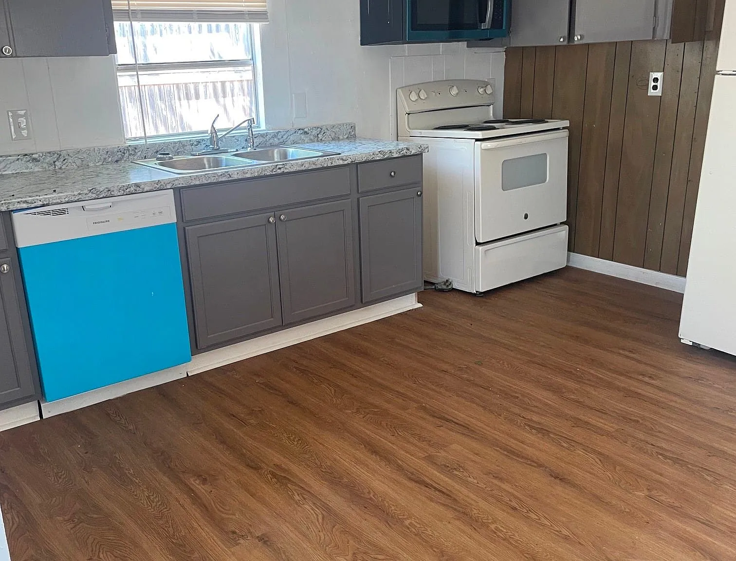 3 bed, 2.0 bath, 1064 sqft, $1,250 — Photo 2