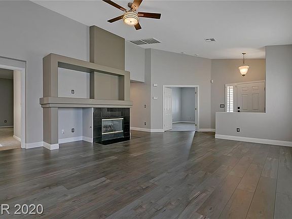 3rd image of 83 Pine Bay Ct