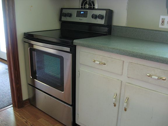 3rd image of 13 Burnham Pl