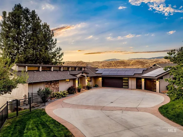 812 E Hearthstone Dr, Boise, ID 83702