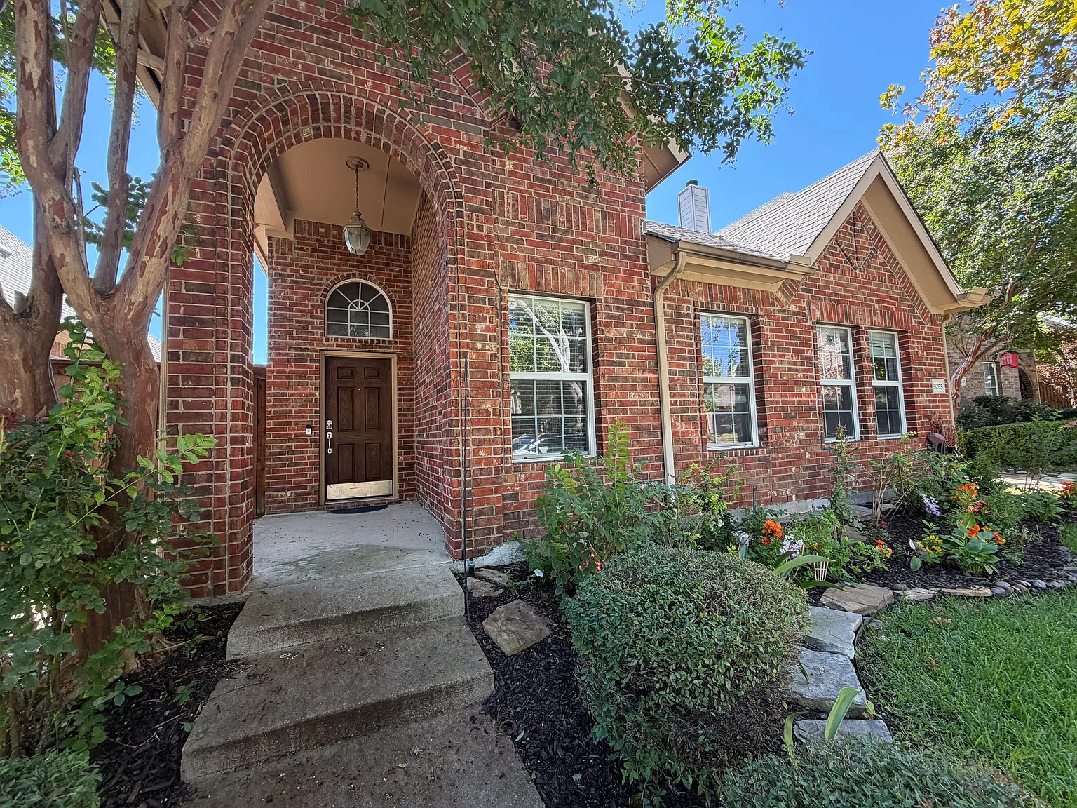 3 bed, 1785 sqft, $2,500 — Photo 2