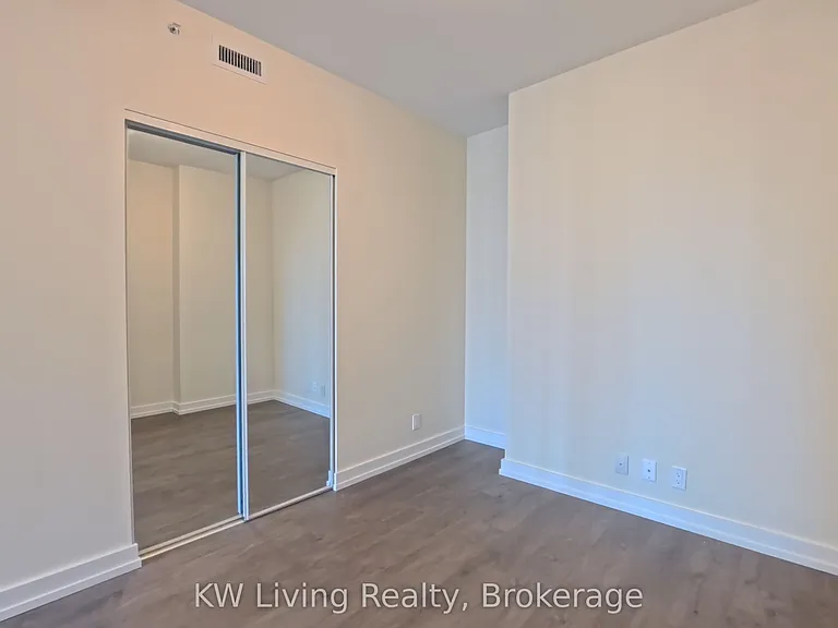 75 James St S #904 — Photo 14