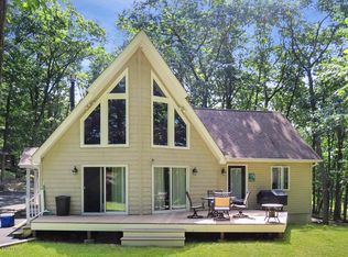 104 Beartrap Mountain Ter, Greentown, PA 18426