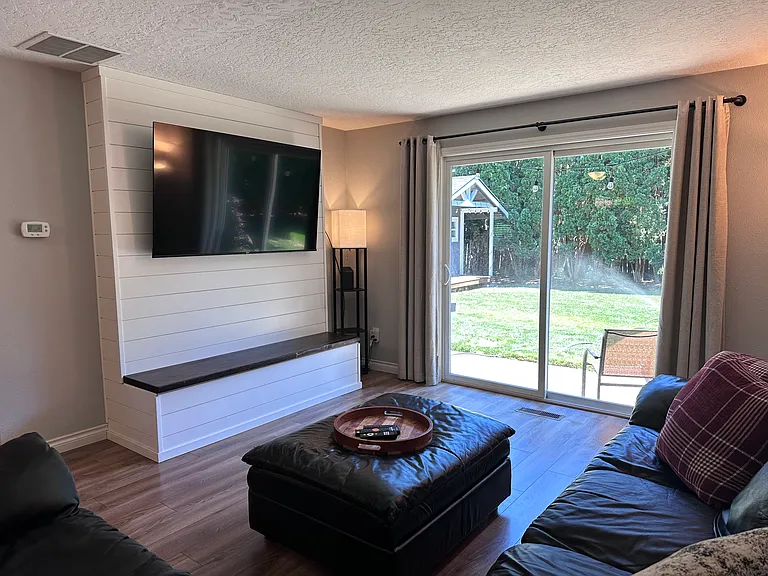 712 SW Cypress St — Photo 4