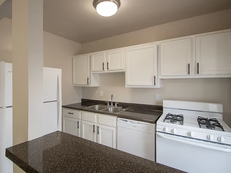 Colonial Ridge — Photo 23