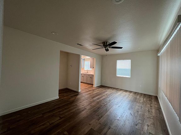 3rd image of 450 N Lincoln Ave