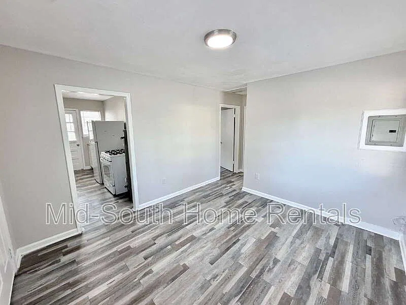 1 bed, 1.0 bath, $695 — Photo 3