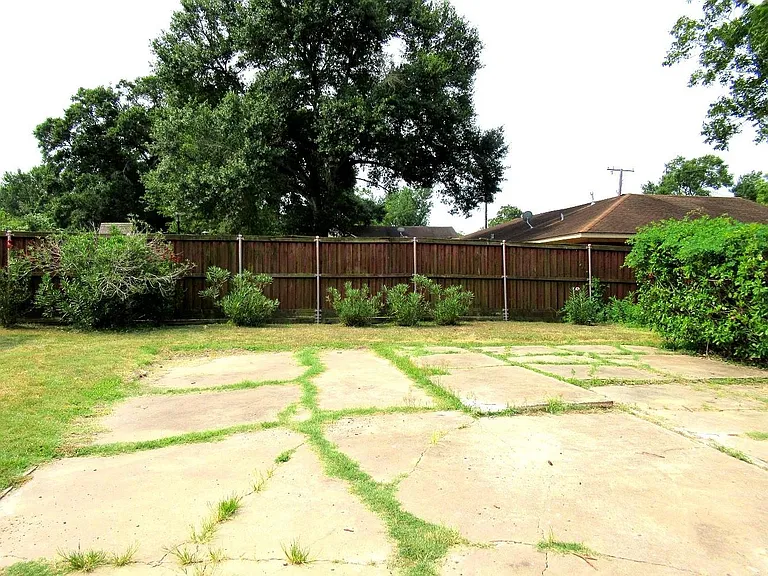1601 W Main St — Photo 19
