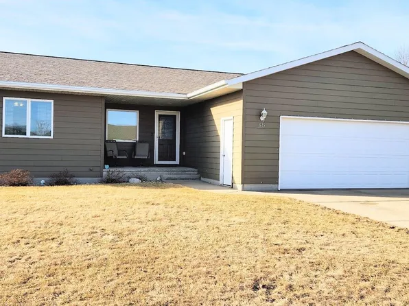 625 Sawgrass St, Yankton, SD 57078